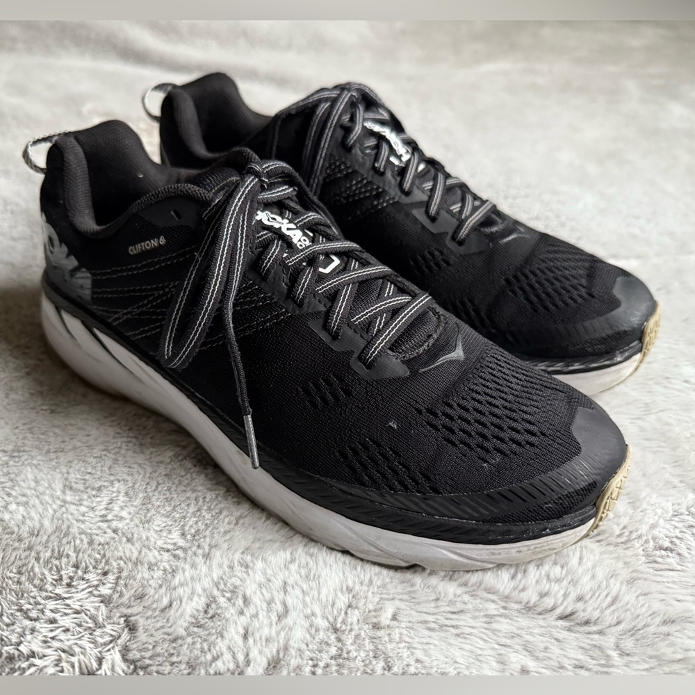 Hoka One One Clifton Black & White Size 9 Women’s